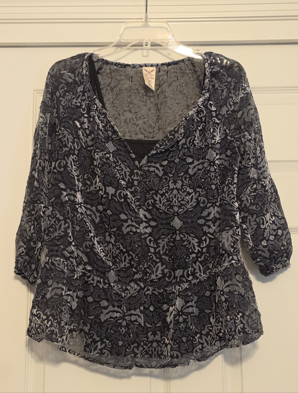 Faded Glory Black and Gray Floral V-Neck Blouse